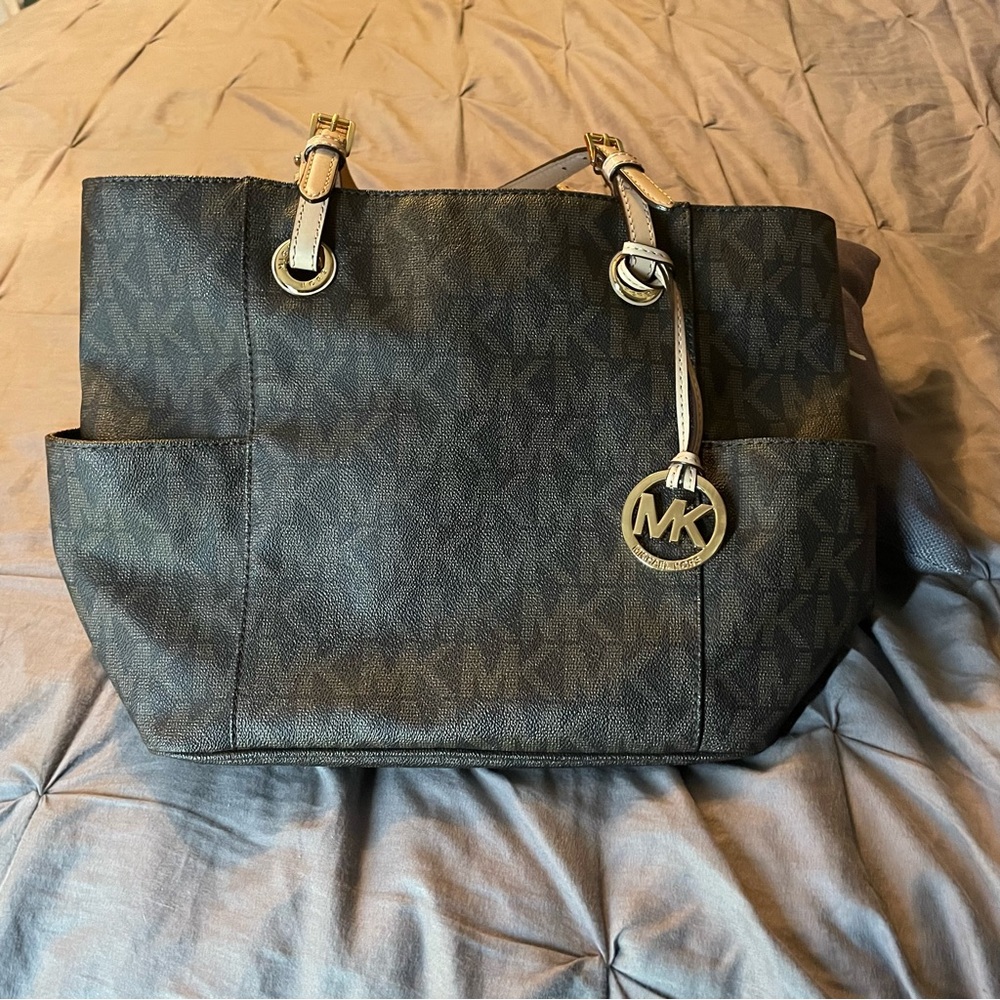 Michael Kors tote pocketbook